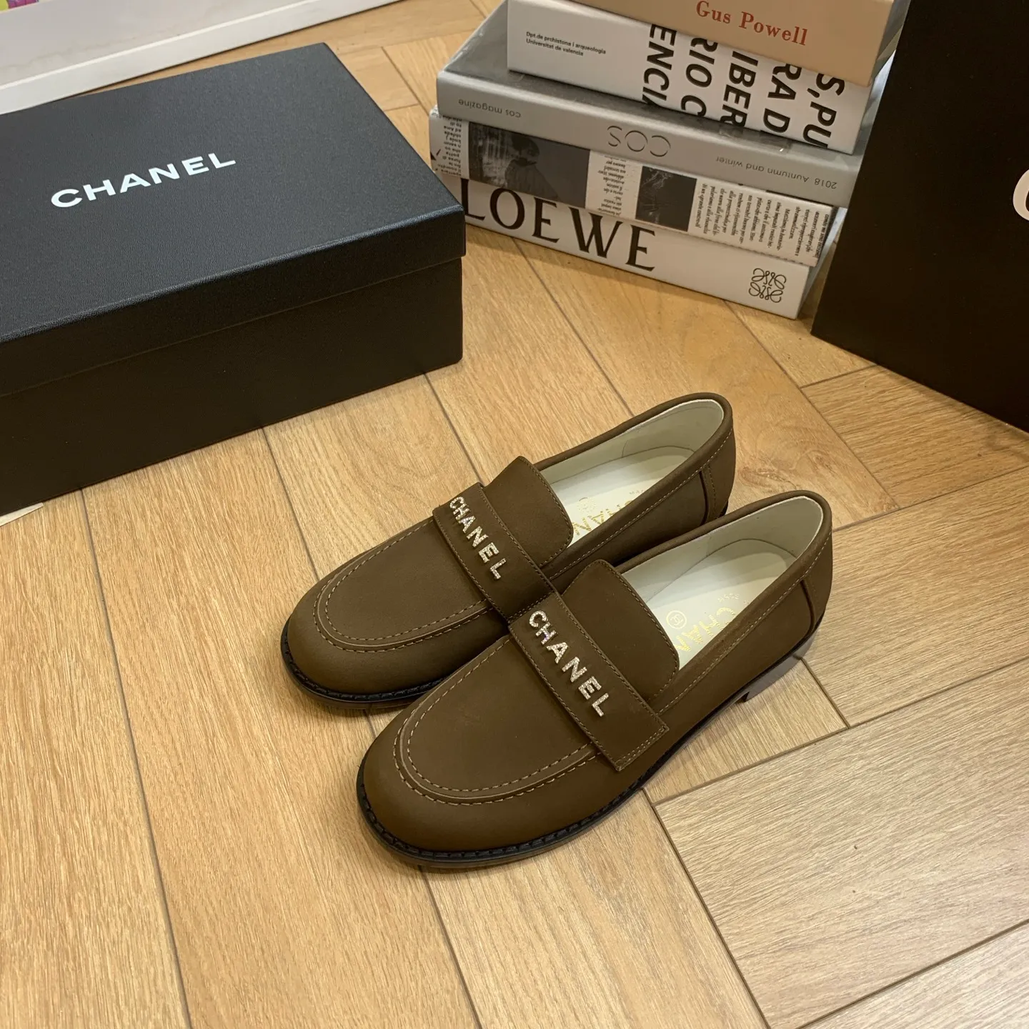 👟👟Ex-factory price 640👟👟 🍀2025 spring and summer new Chanel Chanel small diamond buckle monogram Loaf lazy half-slippers, which can be worn all year round. No matter when you wear them, they are very high-end and durable. When shopping, you can attract attention on the street! Easily travel between commuting and leisure occasions, becoming a carefree fashionable and elegant woman~ Upper: cowhide/butter Lining: lambskin Sole: Italian genuine leather outsole Size: 35-39 (40/41 customized, non-refundable and non-exchangeable 👉